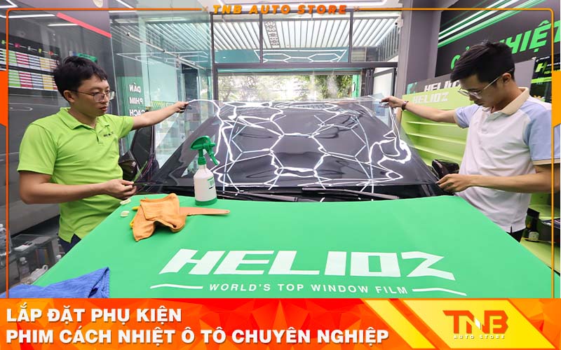 Dán phim cách nhiệt ô tô giúp giảm lượng nhiệt truyền qua kính giữ nhiệt độ bên trong xe luôn mát mẻ khi di chuyển dưới thời tiết nắng nóng