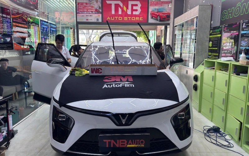 Địa chỉ dán phim cách nhiệt Thủ Đức - Hệ thống TNB Auto 14 Thi công dán phim cách nhiệt Thủ Đức thực tế tại Hệ thống TNB Auto