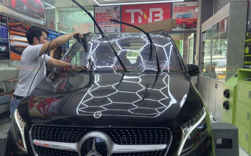 Địa chỉ dán phim cách nhiệt Thủ Đức - Hệ thống TNB Auto 17 Thi công dán phim cách nhiệt Thủ Đức thực tế tại Hệ thống TNB Auto