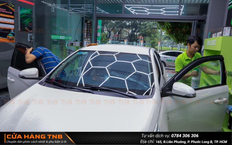 Dán phim cách nhiệt Toyota Vios chống nóng hiệu quả, cản tia UV đến 99%