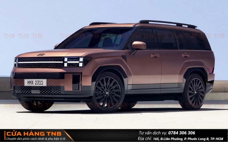 Hyundai SantaFe 2024 đã được trang bị nhiều tính năng hiện đại ngay từ bản tiêu chuẩn nhưng lắp thêm các phụ kiện sẽ giúp tăng cường trải nghiệm lái xe và bảo vệ xe tốt hơn