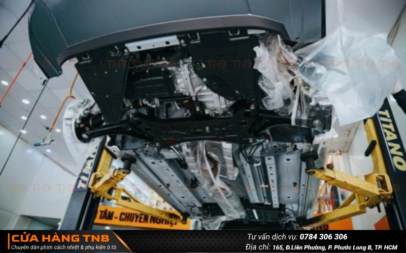 Sơn phủ gầm xe Hyundai Santafe 2024 tạo ra lớp bảo vệ chống lại sự ăn mòn, ngăn ngừa rỉ sét và giảm thiểu tiếng ồn