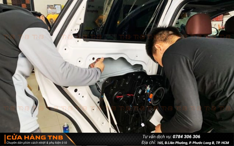 Độ cửa hít xe Hyundai Santafe 2024 giúp đóng cửa xe nhẹ nhàng, không cần dùng lực mạnh