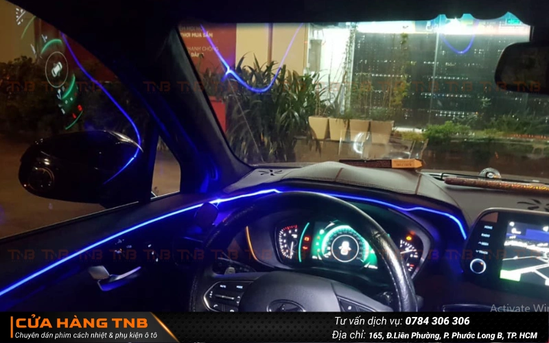 Led viền nội thất xe Hyundai Santafe 2024 giúp tạo nên không gian lung linh, hiện đại mà còn mang lại trải nghiệm lái xe thú vị, tăng thêm phần cá tính