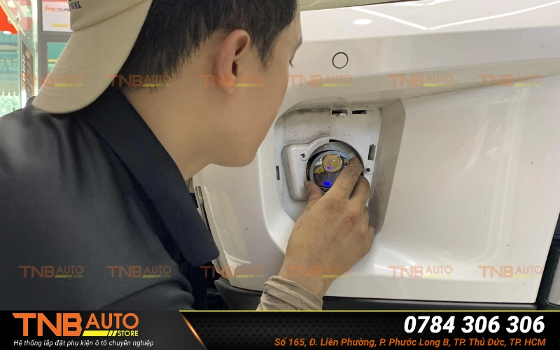 Hệ thống lắp đặt phụ kiện ô tô TNB Auto Store là một trong những đơn vị chuyên lắp đặt bi LED gầm G1 2 inches chính hãng