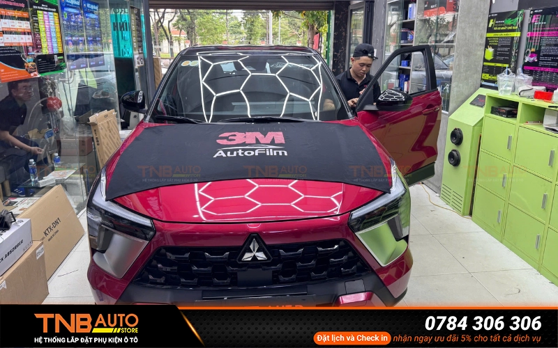 Dán phim cách nhiệt Mitsubishi Xforce, giảm nhiệt, cắt UV 99% 10 Hệ thống TNB Auto địa chỉ dán phim cách nhiệt Mitsubishi Xforce uy tín tại Thủ Đức TP. HCM