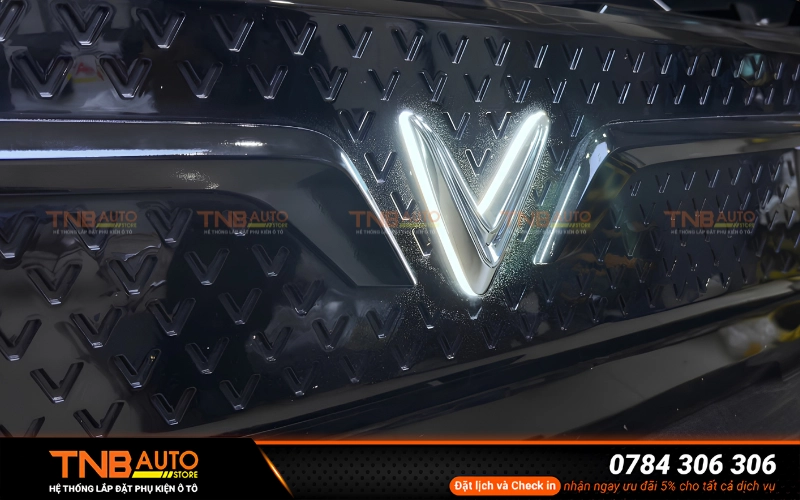 Lợi ích nổi bật khi độ LED logo chữ V trước sau VF3