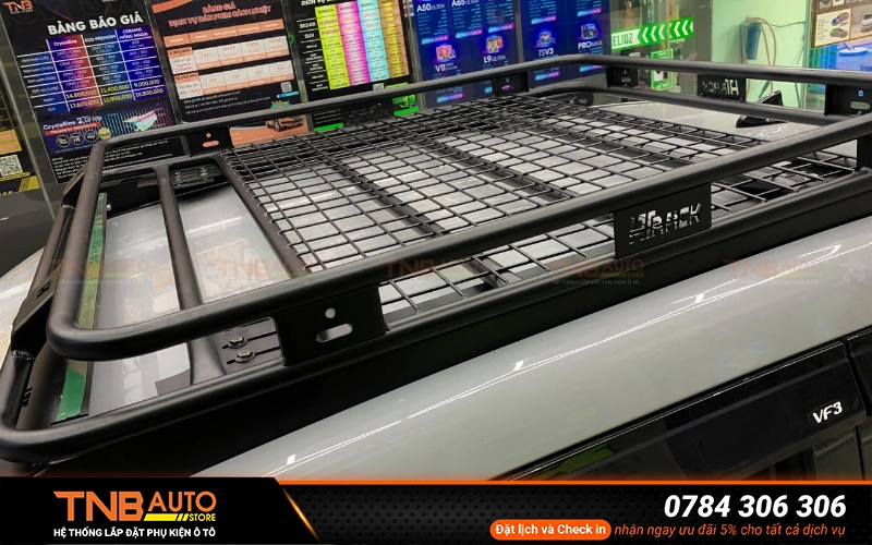 Giá nóc (baga nóc) VF3 28 Giá nóc giúp mở rộng không gian lưu trữ, lý tưởng để mang theo hành lý, xe đạp hoặc các đồ dùng cồng kềnh