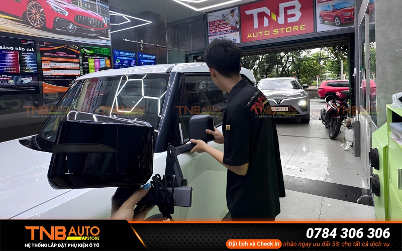 Gương chỉnh điện VF3, có khắc sẵn cảnh báo điểm mù 28 Gập gương điện Vinfast VF3 tự động là sản phẩm được sản xuất để khắc phục nhược điểm hiện có của việc gập gương chiếu hậu xe Vinfast VF3 nguyên bản