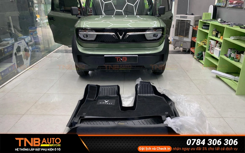 Thảm lót sàn VF3 đóng vai trò như lớp đệm bảo vệ, ngăn ngừa trầy xước và bám bẩn giúp giữ cho nội thất xe luôn sạch sẽ và như mới