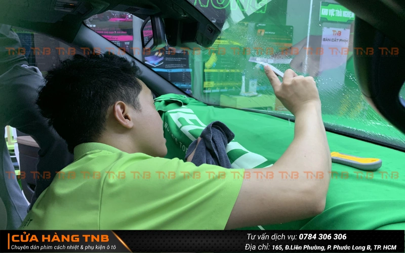 Dán phim cách nhiệt Ford Everest giúp không gian mát mẻ và dễ chịu