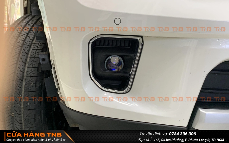 Độ bi gầm Ford Everest (Đèn sương mù) là giải pháp hiệu quả giúp cải thiện mạnh mẽ khả năng chiếu sáng, mang lại ánh sáng xa, rộng và rõ ràng hơn