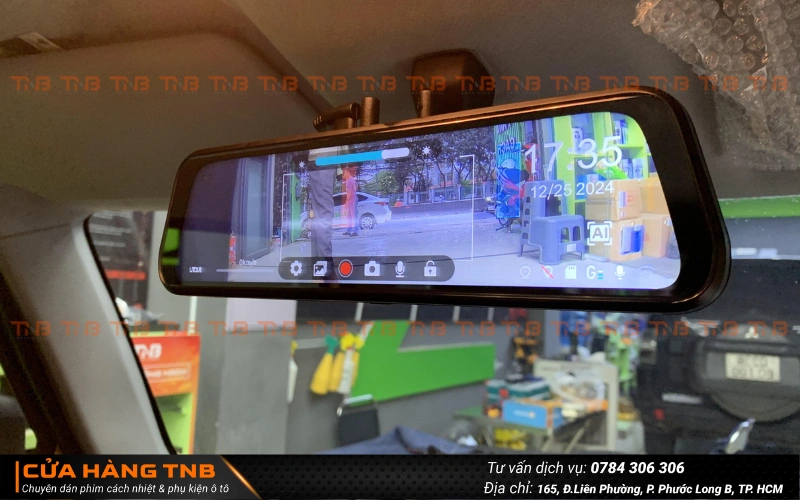 Lưu ý khi độ camera hành trình gương cho Xforce