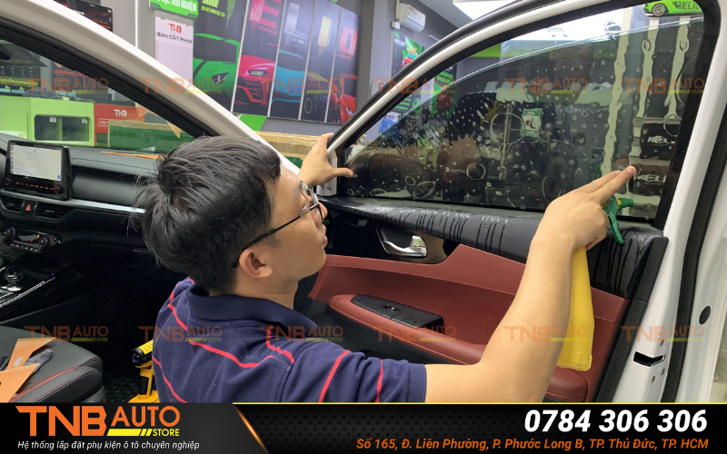 Dán phim cách nhiệt Peugeot 3008 Giảm nhiệt, chống chói 4 Các bước dán phim cách nhiệt Peugeot 3008 đạt chuẩn tại TNB Auto Store