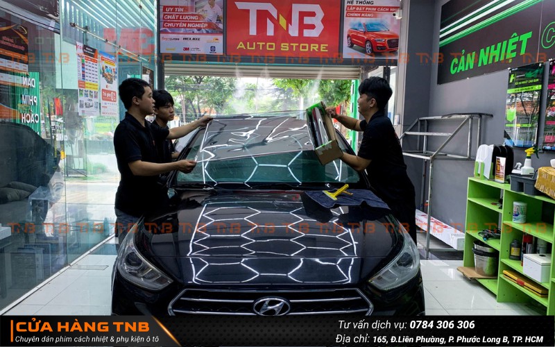 Dán phim cách nhiệt Hyundai Accent giúp giảm nhiệt độ khoang nội thất, hạn chế tối đa tác hại của tia UV gây hại