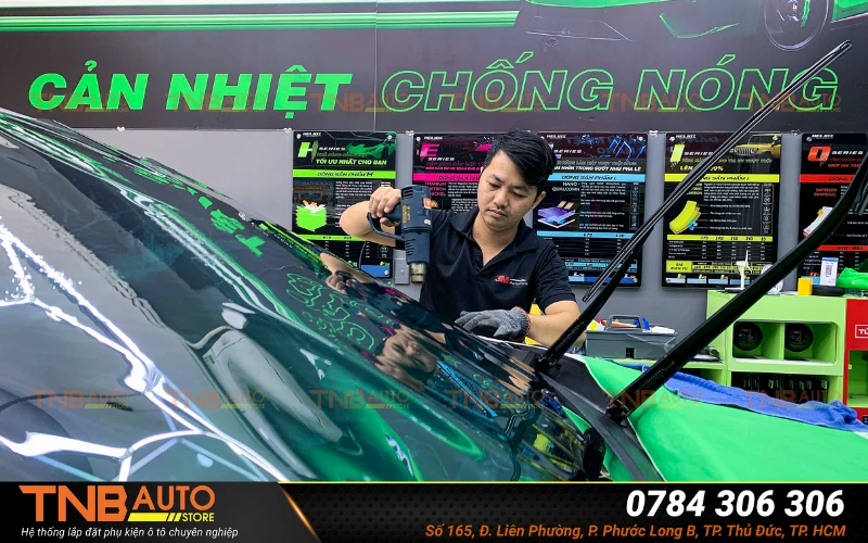 Dán phim cách nhiệt tăng cường chống nóng cho xe Ford Ranger