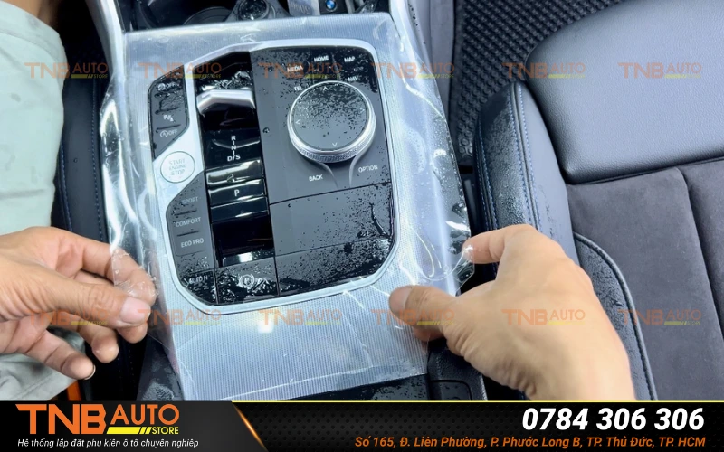 Dán PPF nội thất BMW 320i  Chống xước, phai màu hiệu quả 6 Hệ thống lắp đặt phụ kiện ô tô TNB Auto Store là địa chỉ uy tín chuyên dán PPF nội thất BMW 320i