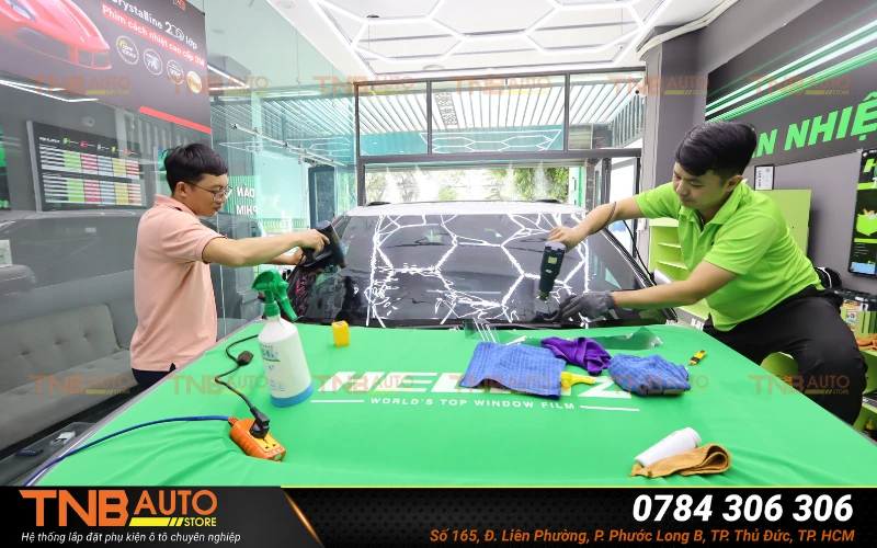 Dán phim cách nhiệt Kia Sorento Chống nóng, chống chói 1 Dán phim cách nhiệt Kia Sorento chất lượng giúp cản đến hơn 90% tia hồng ngoại và tia UV