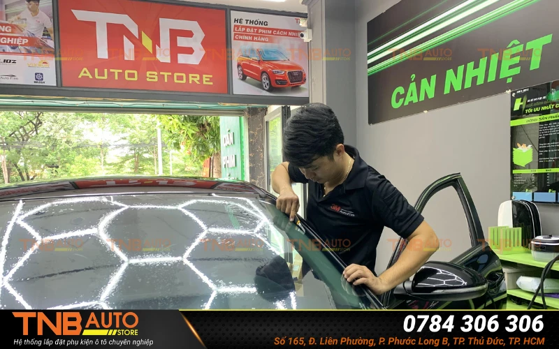 Dán phim cách nhiệt Kia Sorento Chống nóng, chống chói 4 Quy trình dán phim cách nhiệt Kia Sorento đạt chuẩn chất lượng tại TNB Auto Store