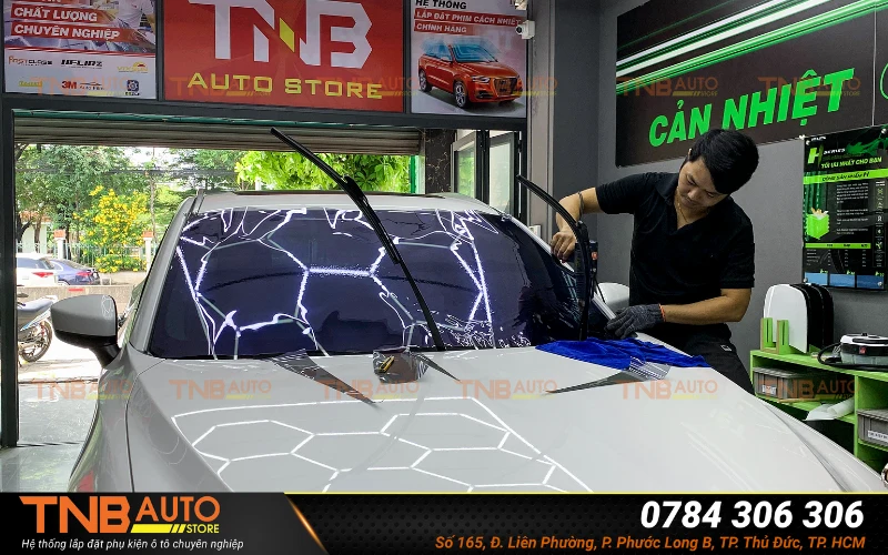Dán phim cách nhiệt Mazda CX5 chống nóng Ưu đãi 20% 7 Hệ thống lắp đặt phụ kiện ô tô TNB Auto Store là địa chỉ dán phim cách nhiệt Mazda CX5 uy tín và chất lượng