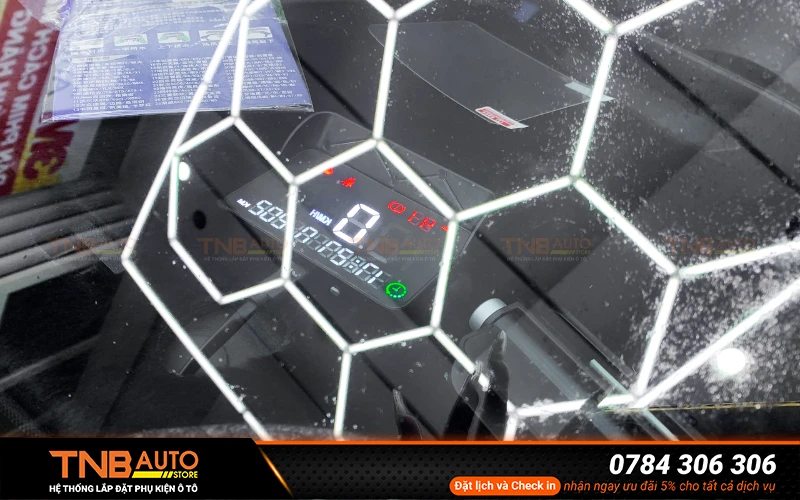 HUD kính lái cho VinFast VF5 hoạt động ổn định, bền bỉ và an toàn