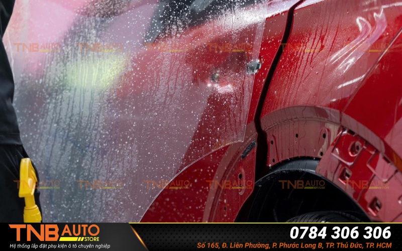 Dán PPF giúp bảo vệ lớp sơn nguyên bản, ngăn ngừa bong tróc sơn do va chạm nhỏ