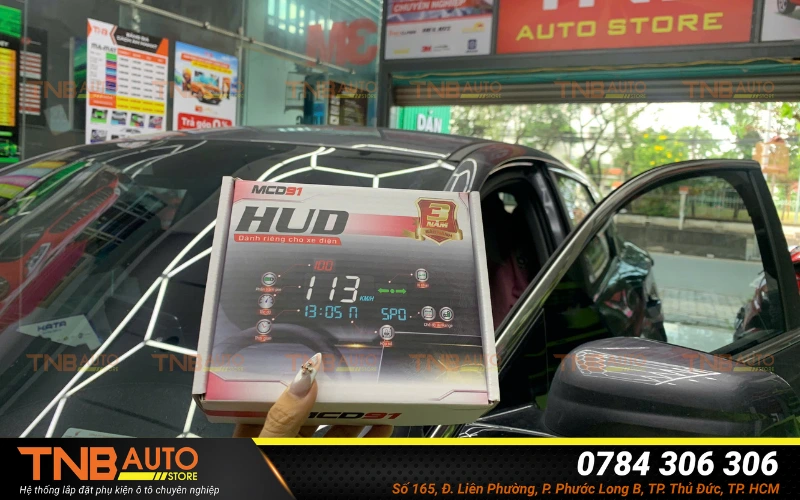 HUD kính lái xe điện VFe34 đa chế độ xem, dễ sử dụng 17 Hệ thống lắp đặt phụ kiện ô tô TNB Auto Store là địa chỉ đáng tin cậy được nhiều chủ xe VinFast lựa chọn khi muốn nâng cấp màn hình HUD VFe34