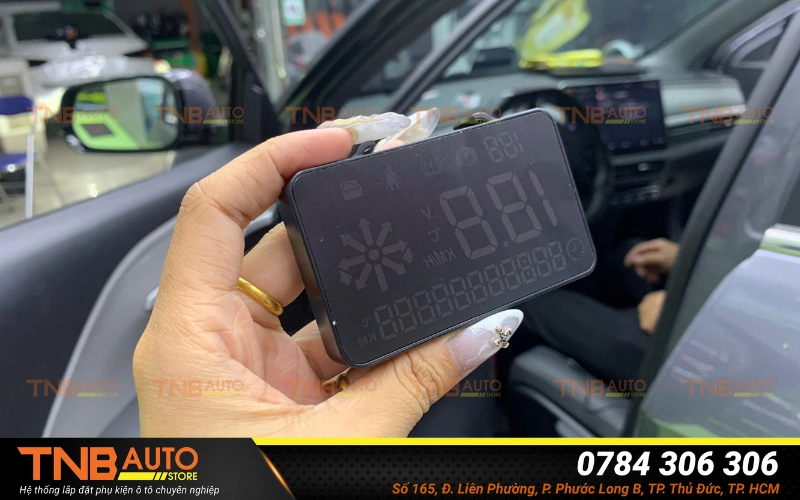 HUD kính lái xe điện VF7 ECO dễ quan sát, lái xe an toàn 19 Cấu tạo cơ bản của màn hình HUD trên xe VF7 Eco
