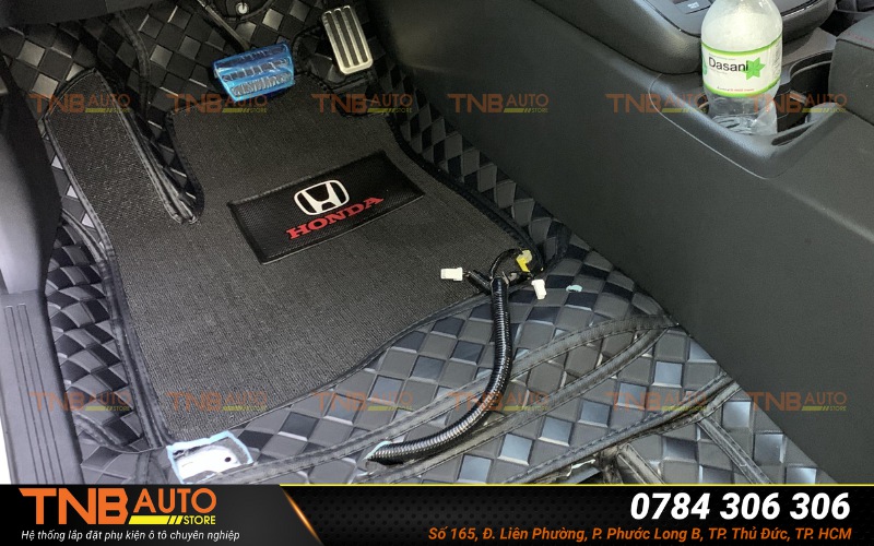 Thảm lót sàn là phụ kiện xe Toyota Yaris Cross cần thiết giúp bảo vệ sàn xe khỏi bụi bẩn, nước và vết bám khó lau chùi