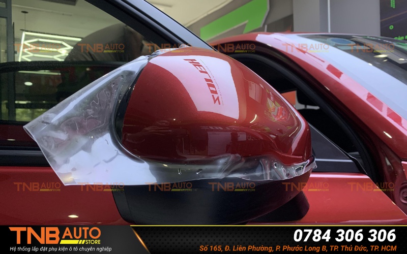 Dán PPF (Paint Protection Film) là phụ kiện Toyota Yaris Cross giúp bảo vệ lớp sơn gốc, các bề mặt chi tiết nội thất luôn sáng bóng