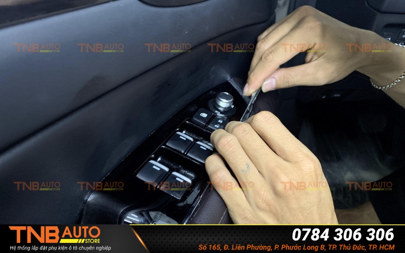 Dán PPF nội thất Toyota Yaris Cross chống trầy xước, tăng độ bóng, hạn chế tình trạng xuống cấp cho bề mặt các chi tiết