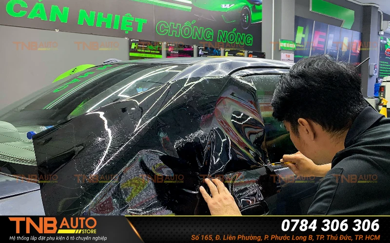 Dán phim cách nhiệt Mazda 3 nên cần lưu ý điều gì 5 Dán phim cách nhiệt tối màu cho kính sườn Mazda 3