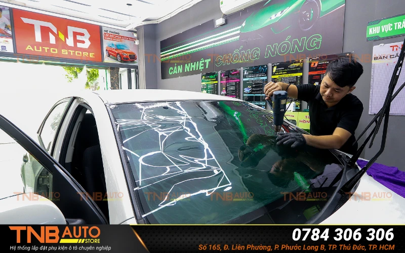 Dán phim cách nhiệt Toyota Camry nên chọn loại phim nào 10 Hệ thống lắp đặt phụ kiện ô tô TNB Auto Store là địa chỉ dán phim cách nhiệt Toyota Camry uy tin và chất lượng tại Thủ Đức và khu vực lân cận
