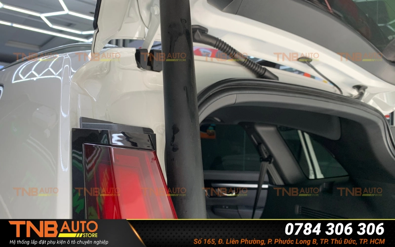 Phụ kiện ô tô Thủ Đức chính hãng, giá tốt TNB Auto 15 Độ cốp điện cho xe ô tô