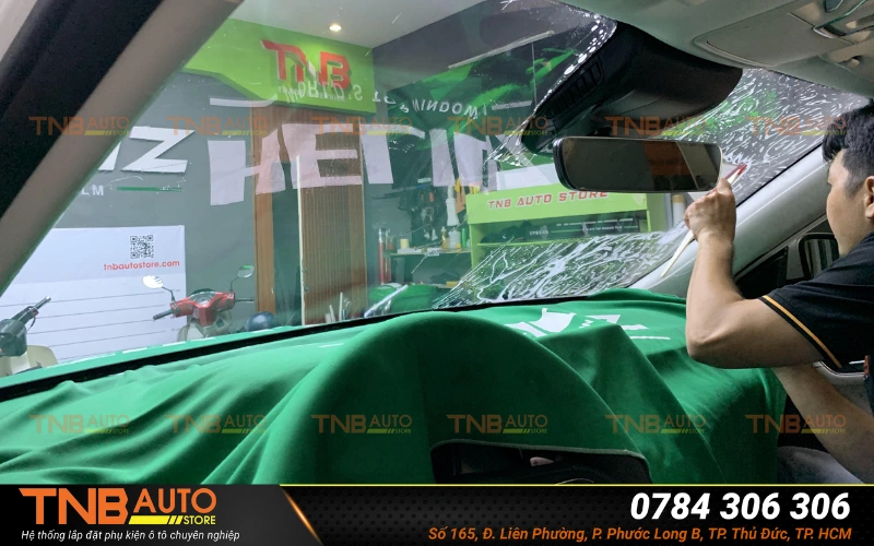 Dán phim cách nhiệt cho kính lái MG HS