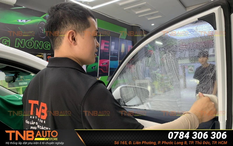 Dán phim cách nhiệt cho kính sườn trước MG HS