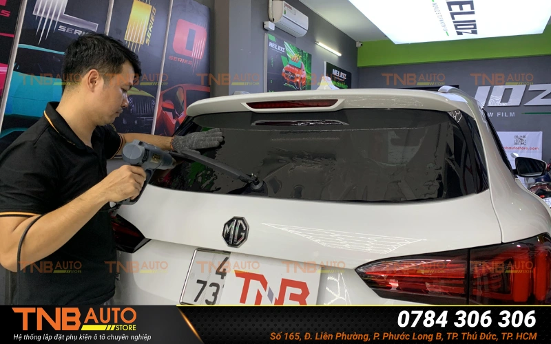 Dán phim cách nhiệt cho kính sườn sau và kính hậu MG HS