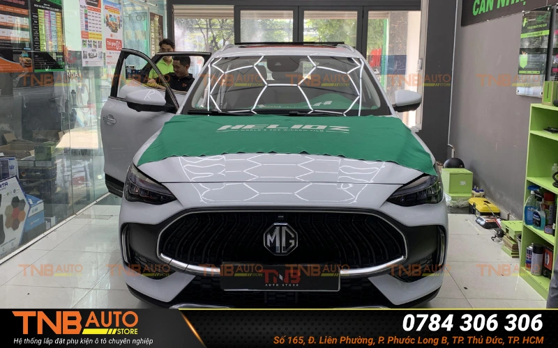 Hệ thống lắp đặt phụ kiện ô tô TNB Auto Store là địa chỉ dán phim cách nhiệt MG HS uy tín