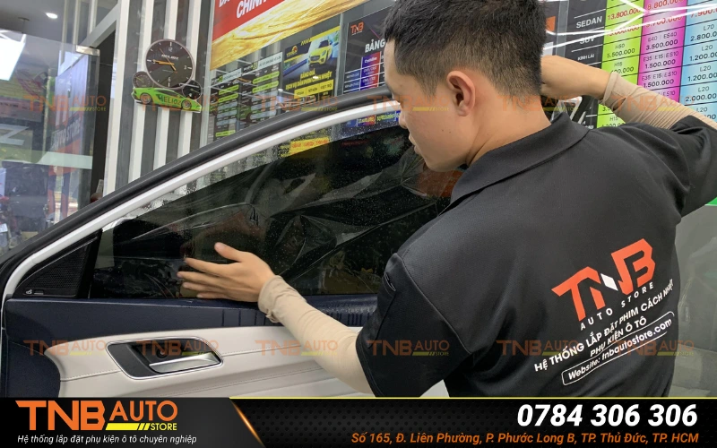 Dán phim cách nhiệt MG HS là giải pháp hiệu quả giúp giảm nhiệt, chống tia UV và tăng tính riêng tư cho xe