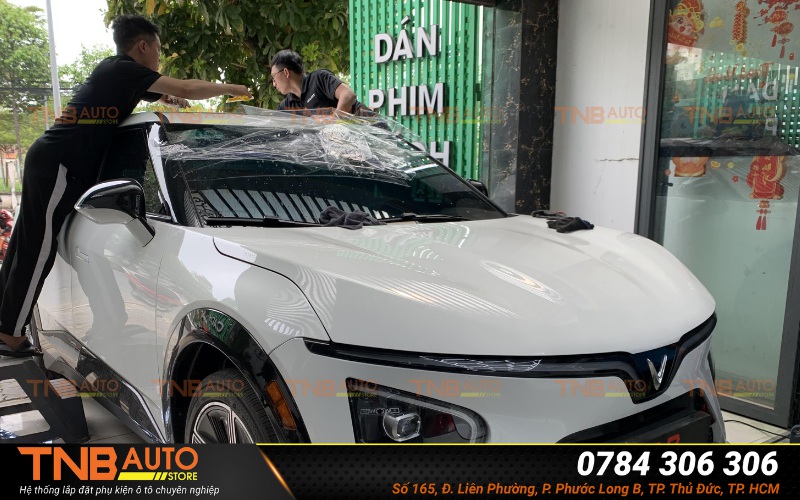 Kinh nghiệm chọn gói dán phim cách nhiệt Vinfast VF8 11 Chọn gói phim phù hợp với nhu cầu di chuyển của chủ xe giúp đảm bảo hiệu quả chống nóng vừa tiết kiệm chi phí