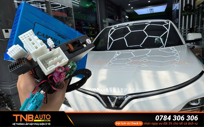 Camera 360 VF5 MCD91 lắp zin, hiển thị sắc nét 21 Sản phẩm camera 360 Vinfast VF5 MCD91 sử dụng cắm giắc zin 100%, không cắt nối dây