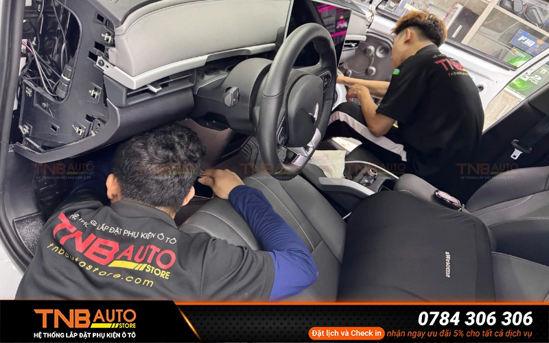 Camera 360 VF5 MCD91 lắp zin, hiển thị sắc nét 23 Hệ thống lắp đặt phụ kiện ô tô TNB Auto hiện là địa chỉ uy tín chuyên phân phối và lắp đặt Camera 360 chính hãng cho VinFast VF5