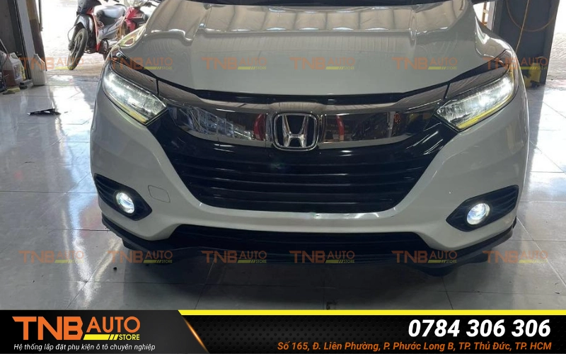 Độ đèn Honda HRV: Kinh nghiệm & chi phí lắp 2025 5 Hệ thống lắp đặt phụ kiện ô tô TNB Auto Store là đơn vị thi công độ đèn bi gầm Honda HRV uy tín, chuyên nghiệp