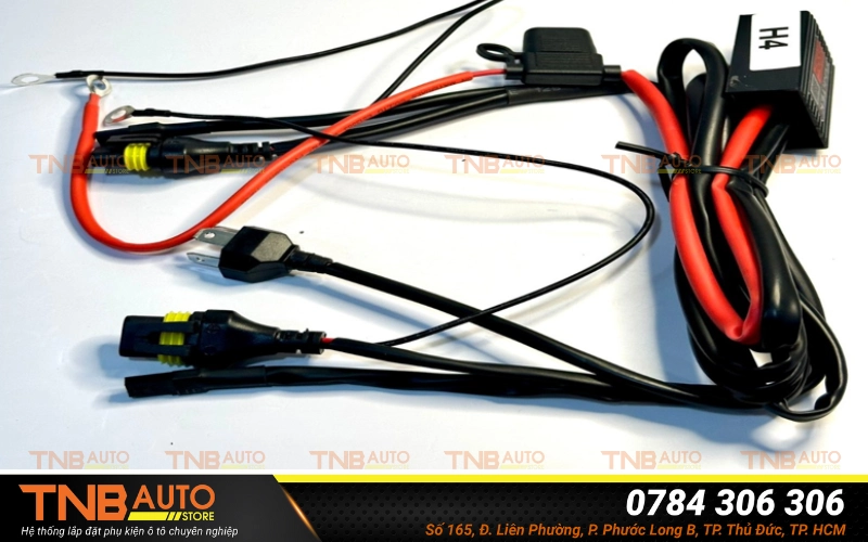 Relay là một thiết bị chuyển mạch điện tử hoạt động như cầu nối trung gian giữa nguồn điện và thiết bị tiêu thụ