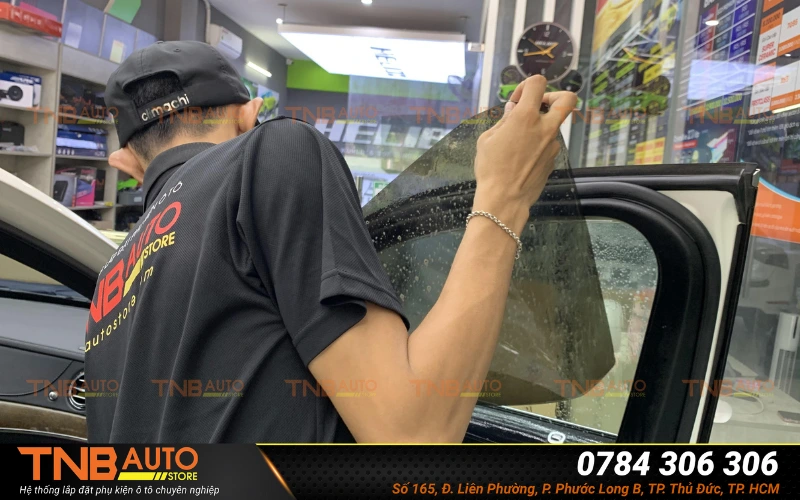 Tổng hợp các gói dán phim cách nhiệt Maybach S450 cao cấp 4 Phim cách nhiệt Helioz Series E – Trong suốt như pha lê, chống nhiệt tối đa