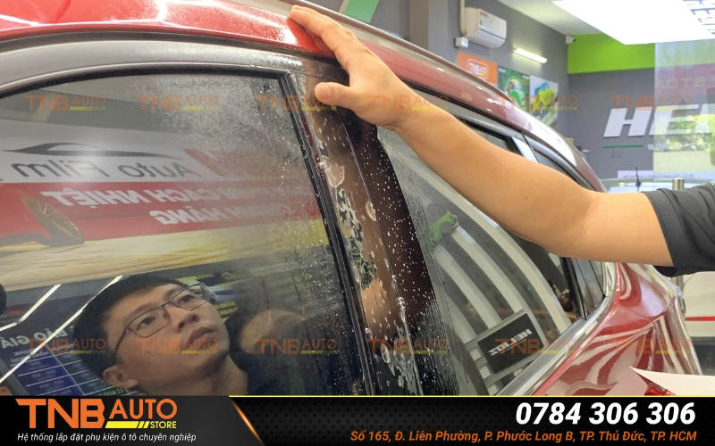 Dán PPF trụ cửa ô tô | Bảo vệ tối ưu, thẩm mỹ bền lâu 4 Dán PPF trụ cửa ô tô là phương pháp dán một lớp phim bảo vệ sơn (Paint Protection Film) lên bề mặt trụ cửa