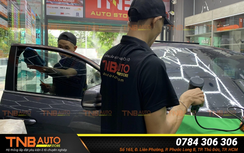 Dán phim cách nhiệt VinFast Nerio Green nên chọn gói nào? 7 Hệ thống TNB Auto - Địa chỉ dán phim cách nhiệt VinFast Nerio Green chuyên nghiệp tại TP. HCM