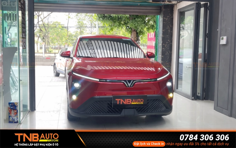 Độ đèn gầm Limo Green tắt bật, đá pha trên cần gạt 46 Lắp đèn bi gầm cho xe Vinfast Limo Green giúp cải thiện chiếu sáng tầm thấp giúp quan sát tốt trong các điều kiện thiếu sáng, sương mù, đường đèo, dưới mưa