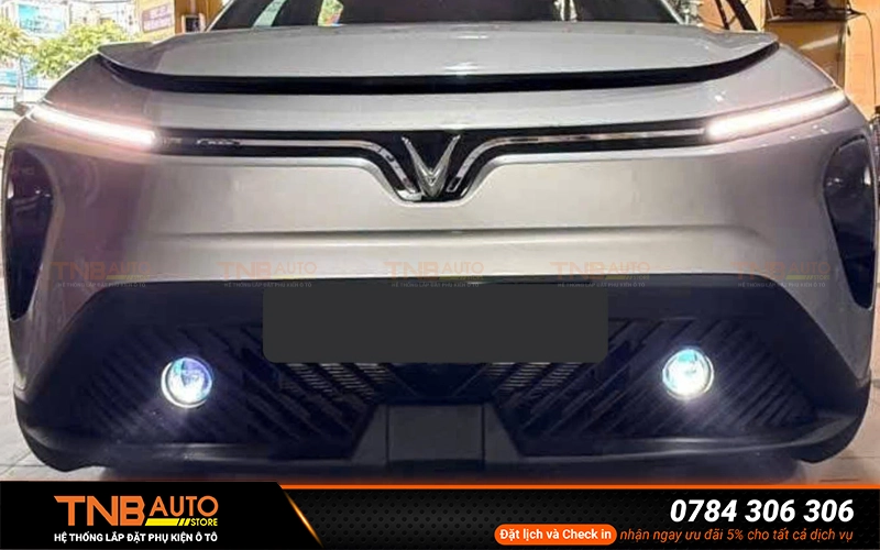 Đèn bi gầm 3 inch khi lắp phải khoang lỗ cản trước của xe 