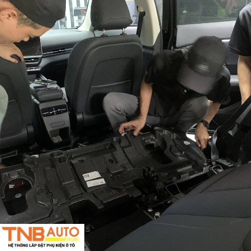 Độ ngã ghế Vinfast VF7 lắp Zin, cam kết không cắt nối 8 Độ ngã ghế Vinfast VF7 lắp Zin 6